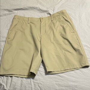 Under Armour boys  Shorts xl